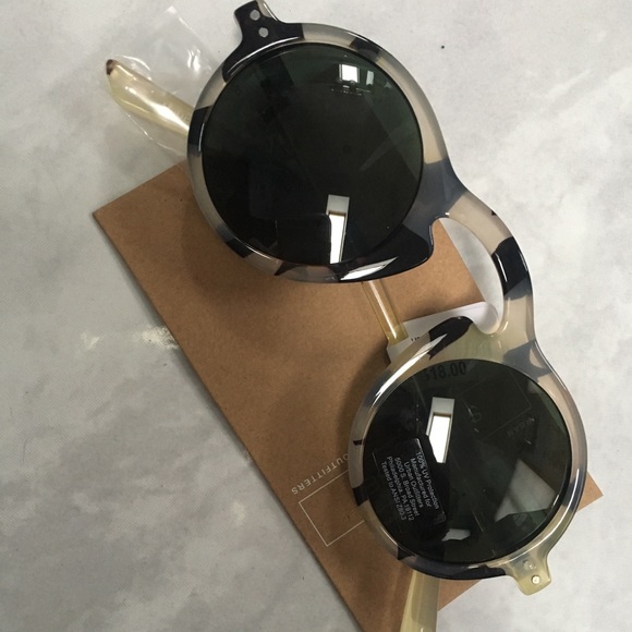 Urban Outfitters Accessories - NWT urban outfitter sunnies